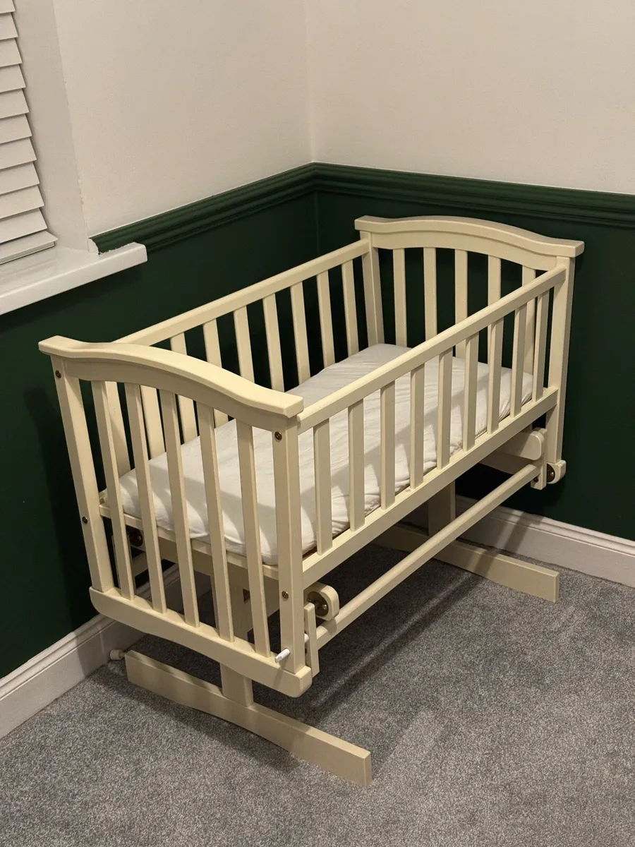 Baby glider crib