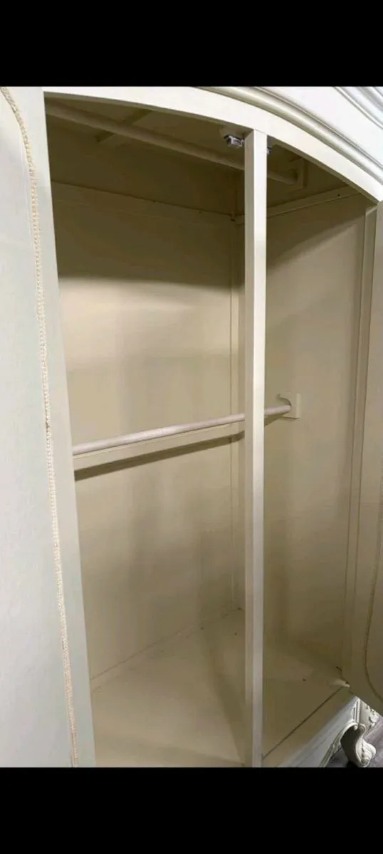 Beautiful French style wardrobe with mirrors - Image 2