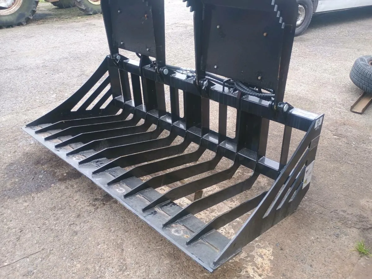 New unused Stone bucket/ stone grab or wood grab - Image 3