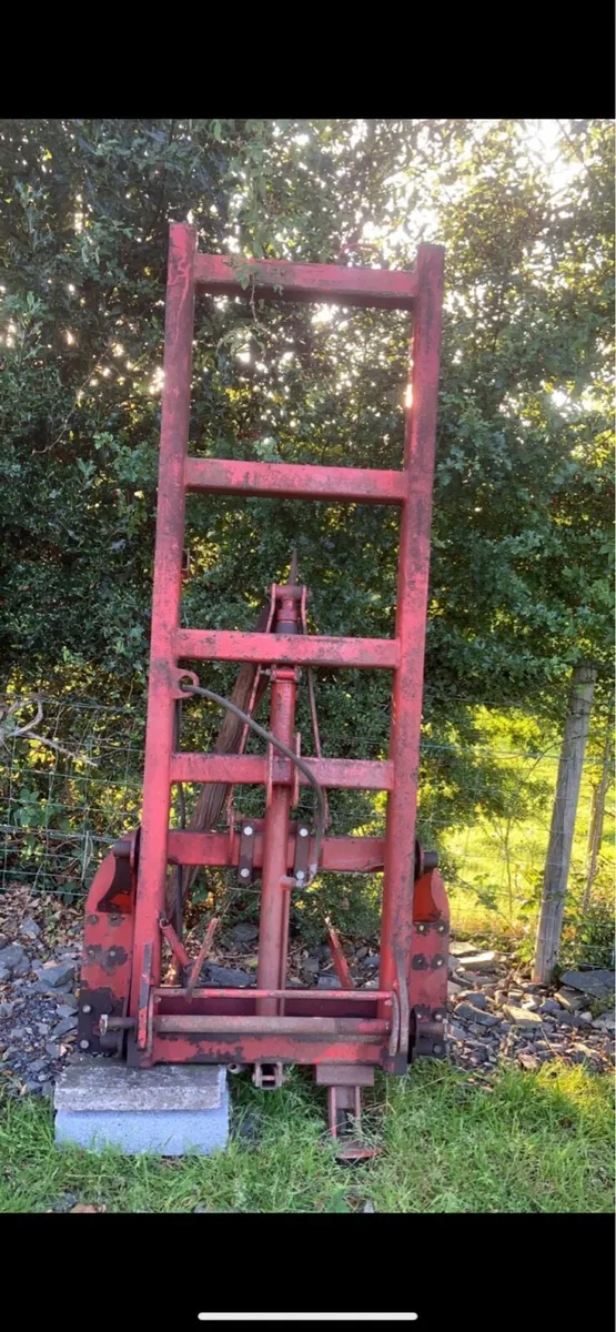 Bale spike - Image 1