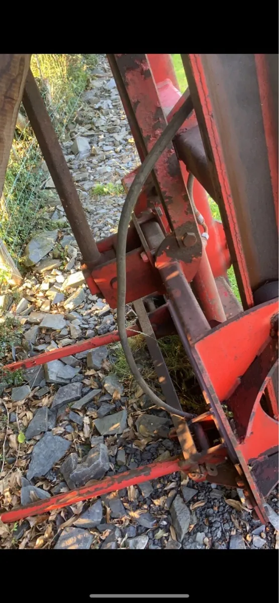Bale spike - Image 2