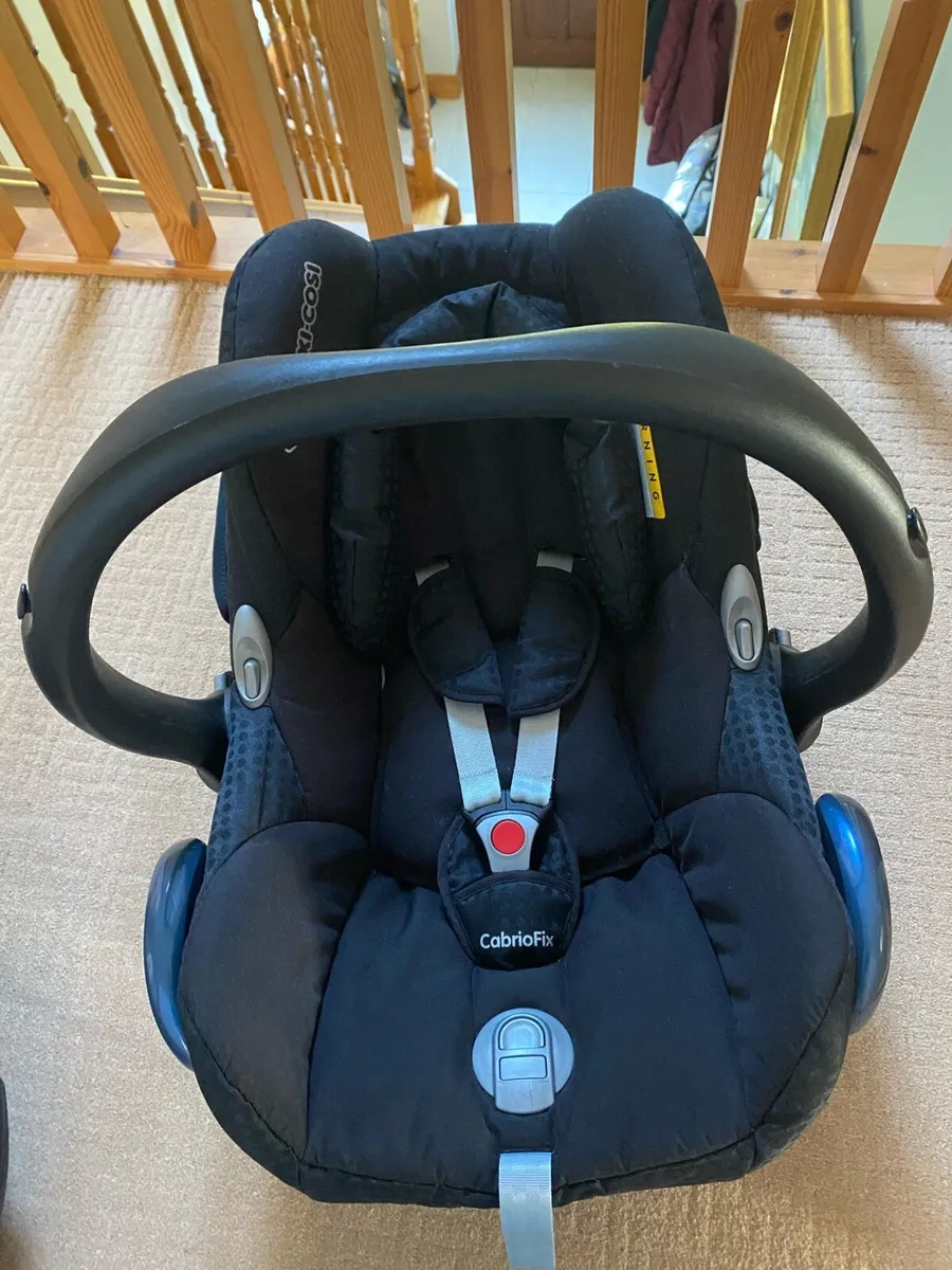Maxi Cosi Car Seat - Image 1