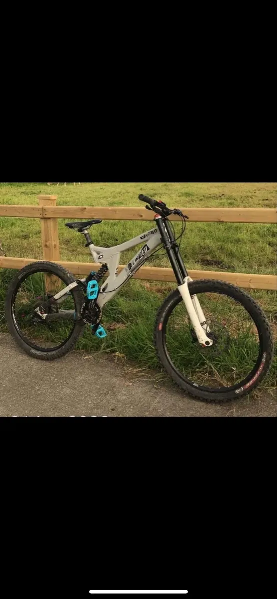 Specialized big hit mountain bike - Image 1