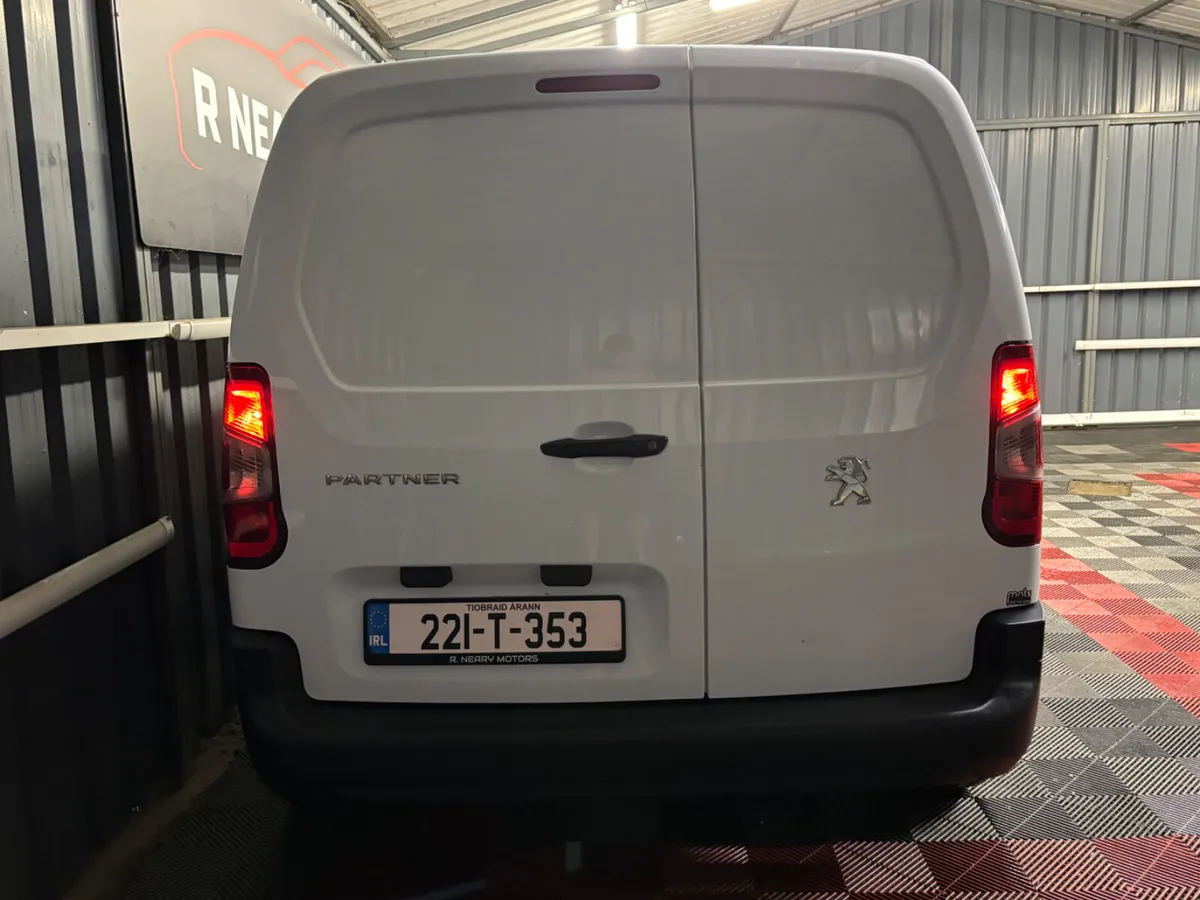 2022 Peugeot Partner 3 Seat Manual Irish Van - Image 2