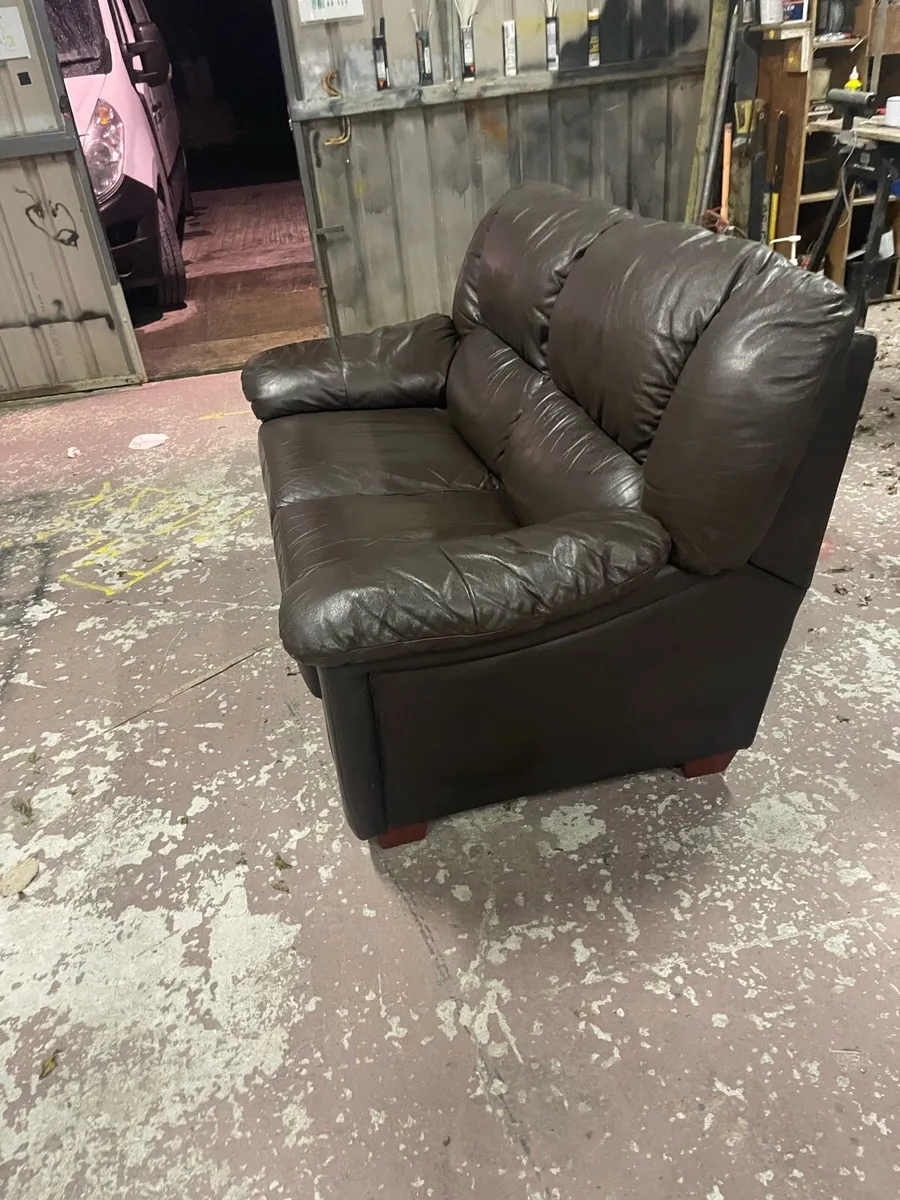 Leather 2 seater couch - Image 4