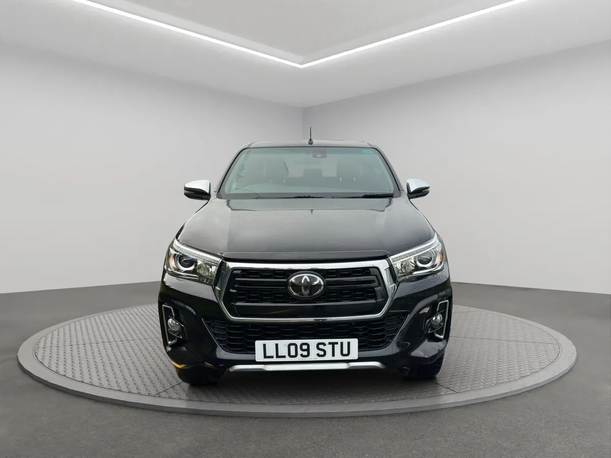 2019 Toyota Hilux Invincible X - Image 3