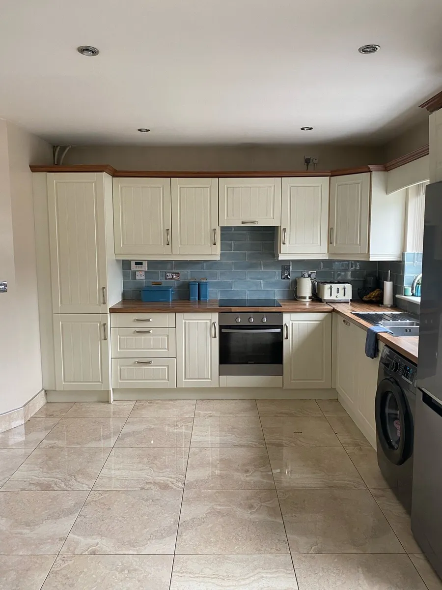 Full Kitchen Units - Image 1