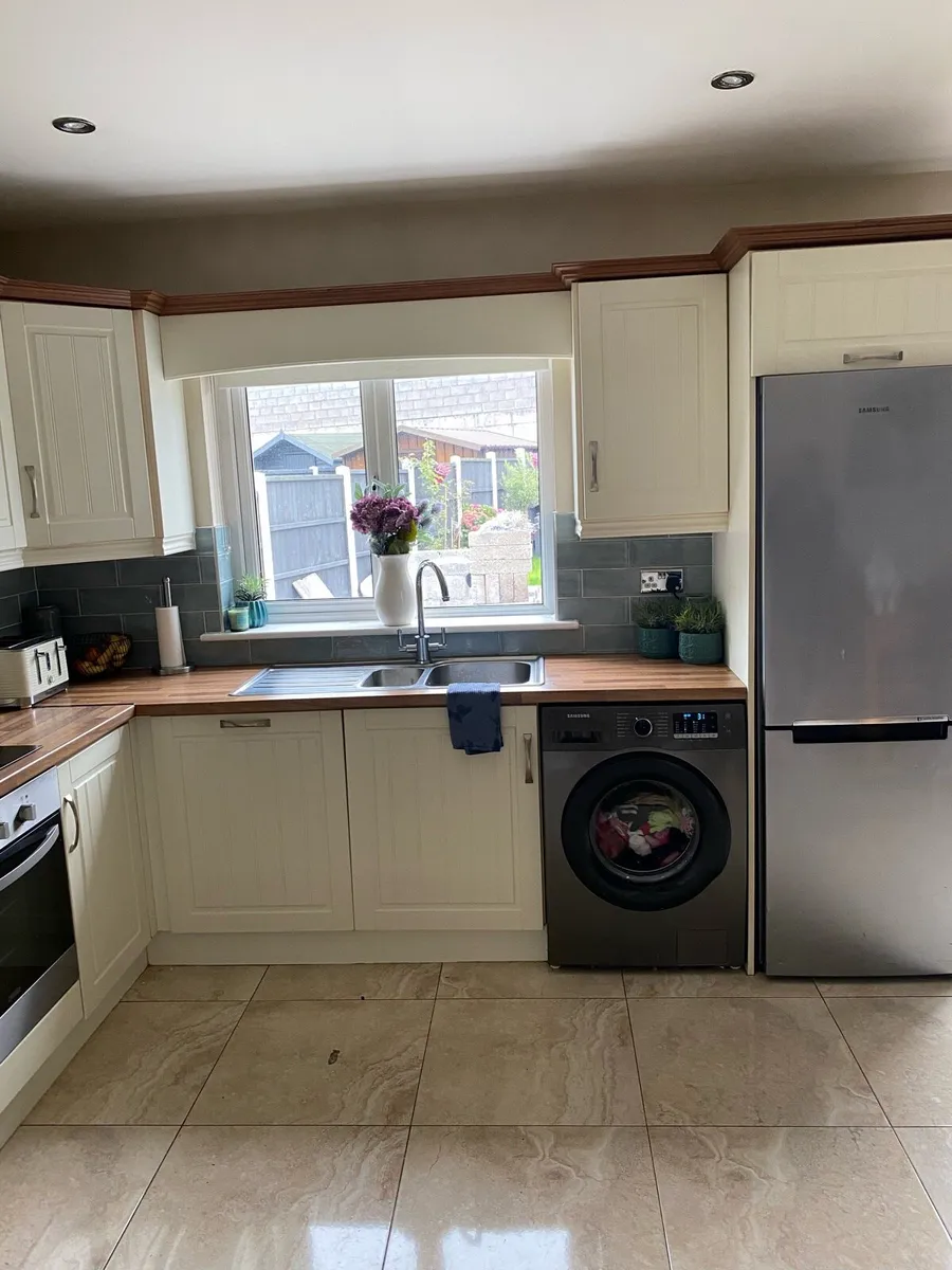 Full Kitchen Units - Image 2