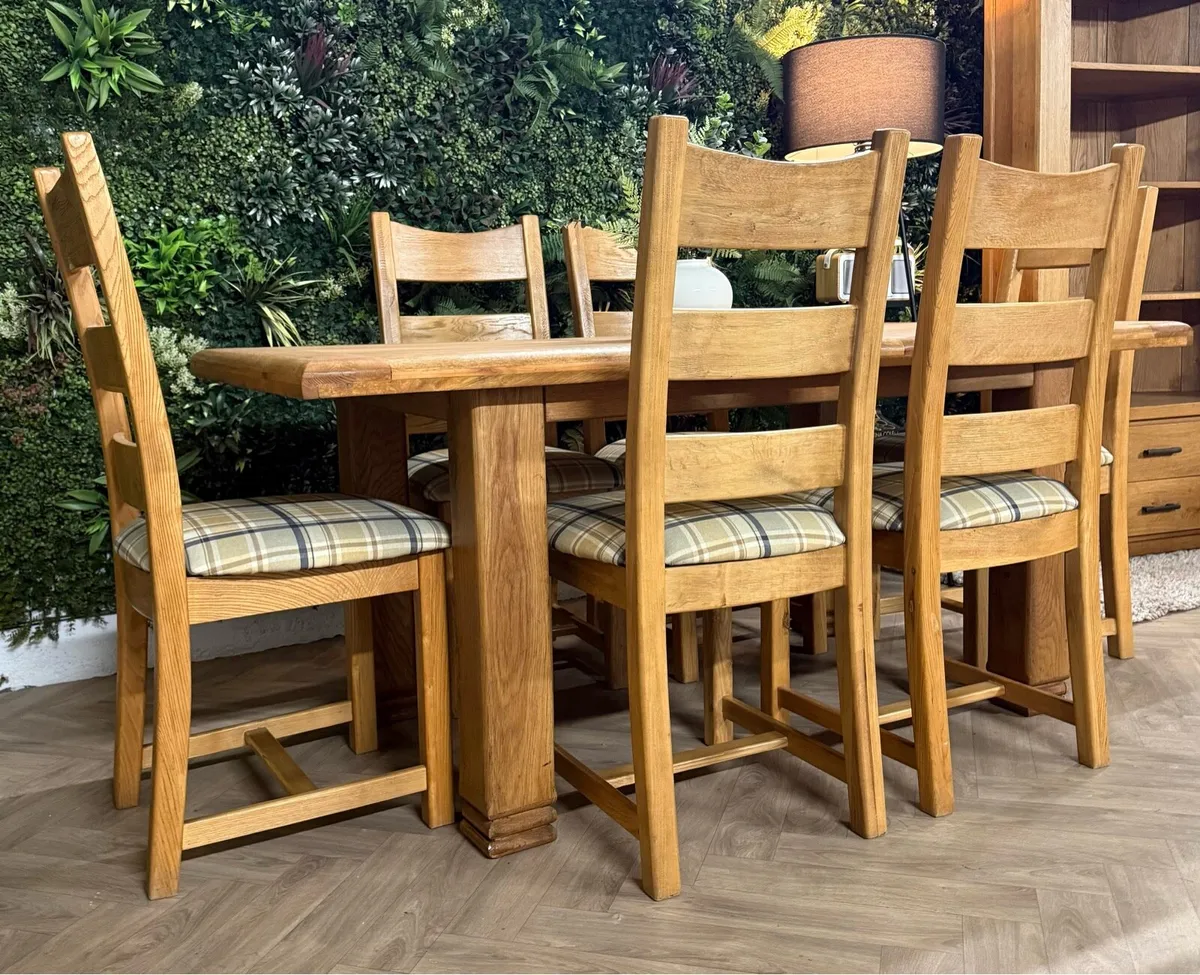 Extending oak kitchen table & 6 chairs/dining set - Image 2