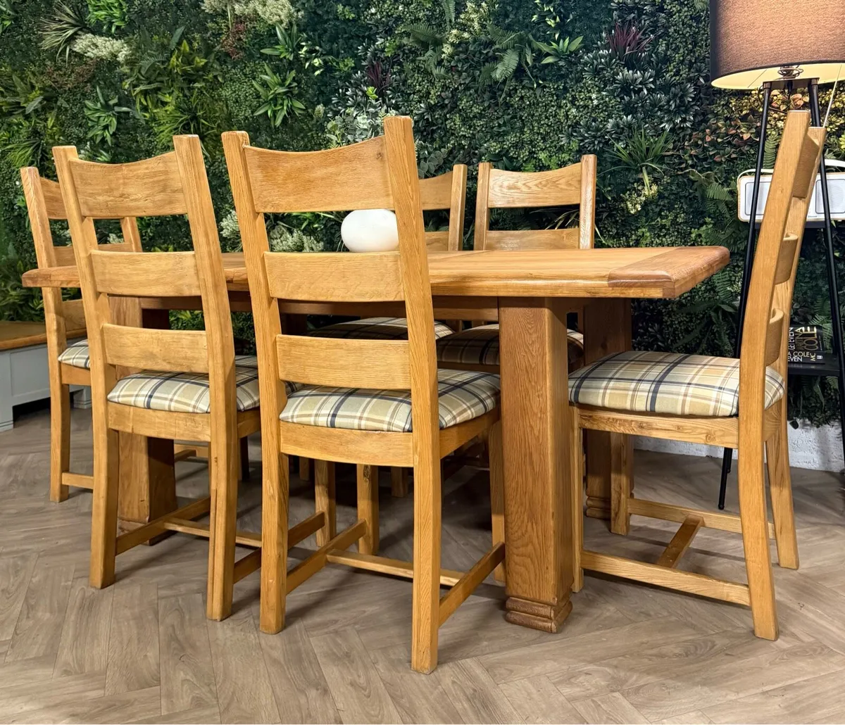 Extending oak kitchen table & 6 chairs/dining set - Image 3