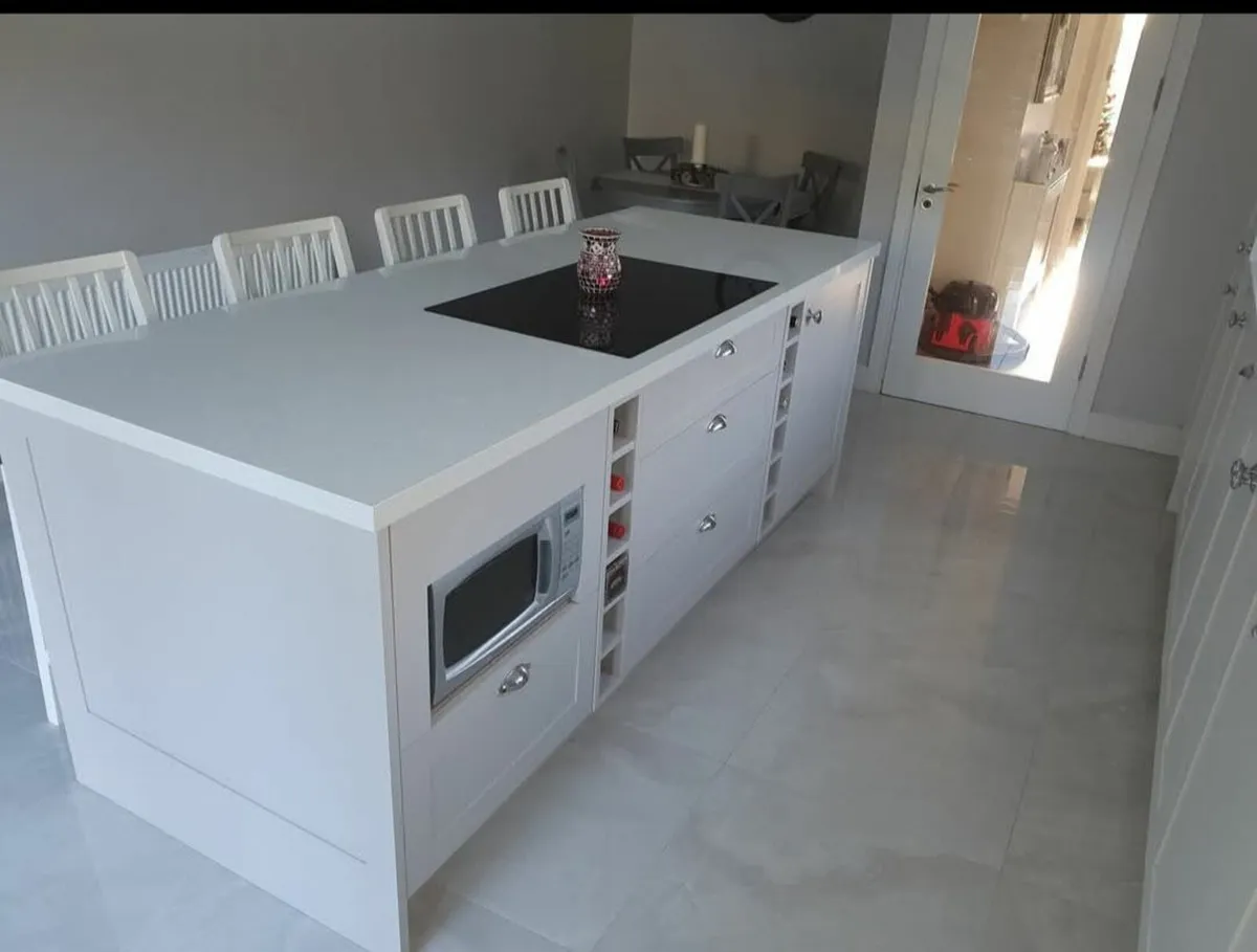 Kitchen Island - Image 1