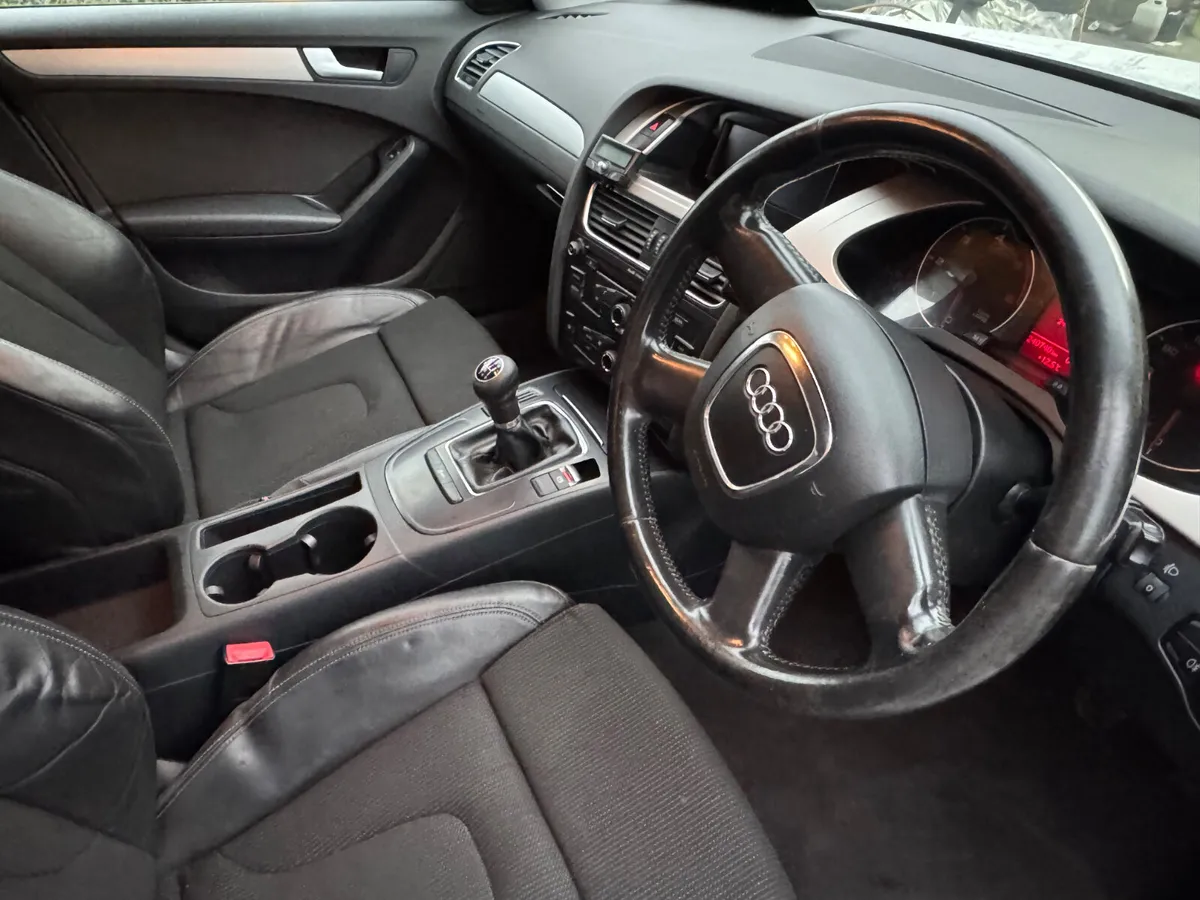 Audi A4 2011 2.0 tdi manual Sline seats - Image 3