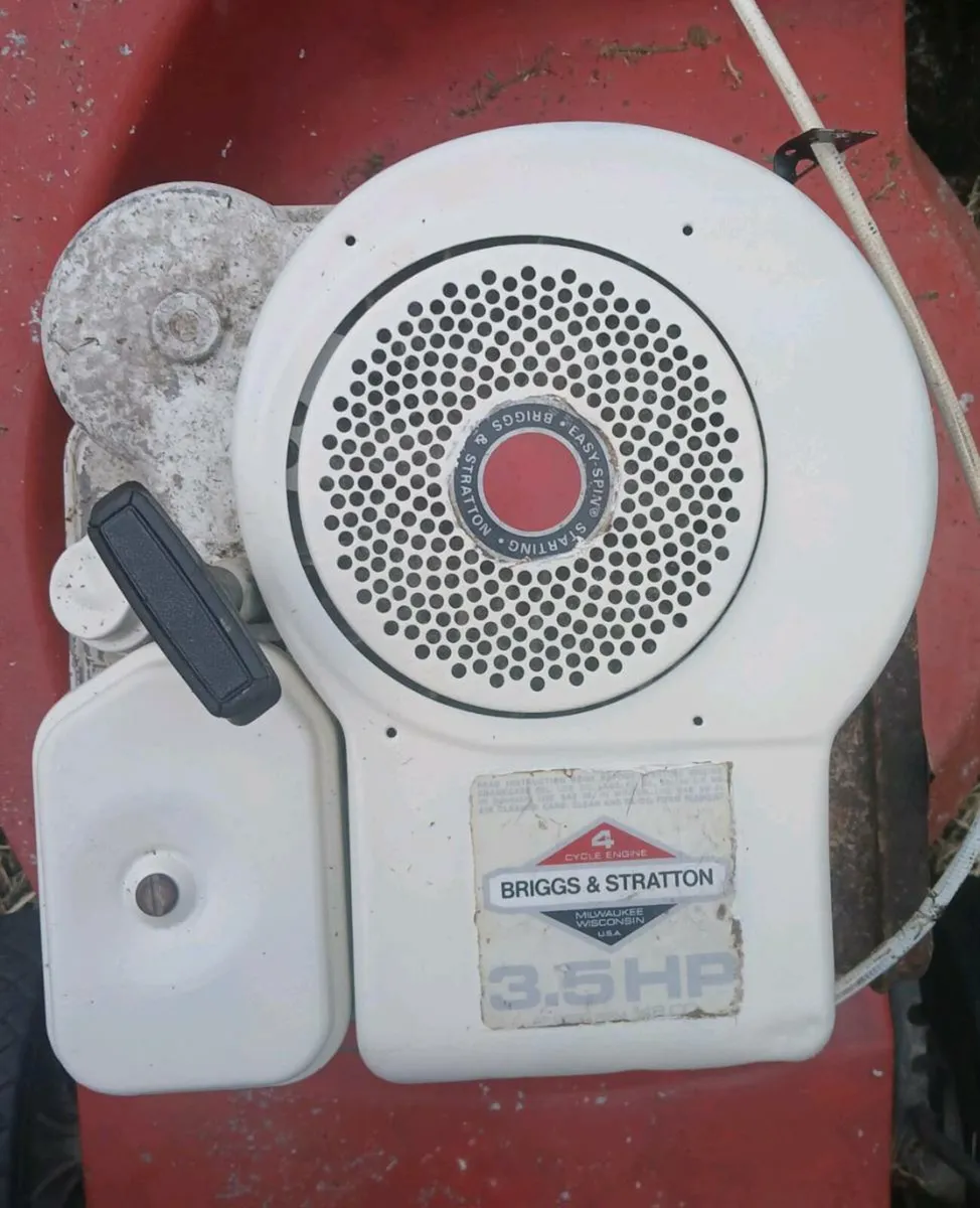 Vintage briggs and stratton lawn mower - Image 2