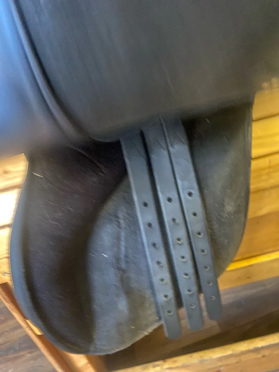 Wintec 16” adjustable saddle currently x wide - Image 3
