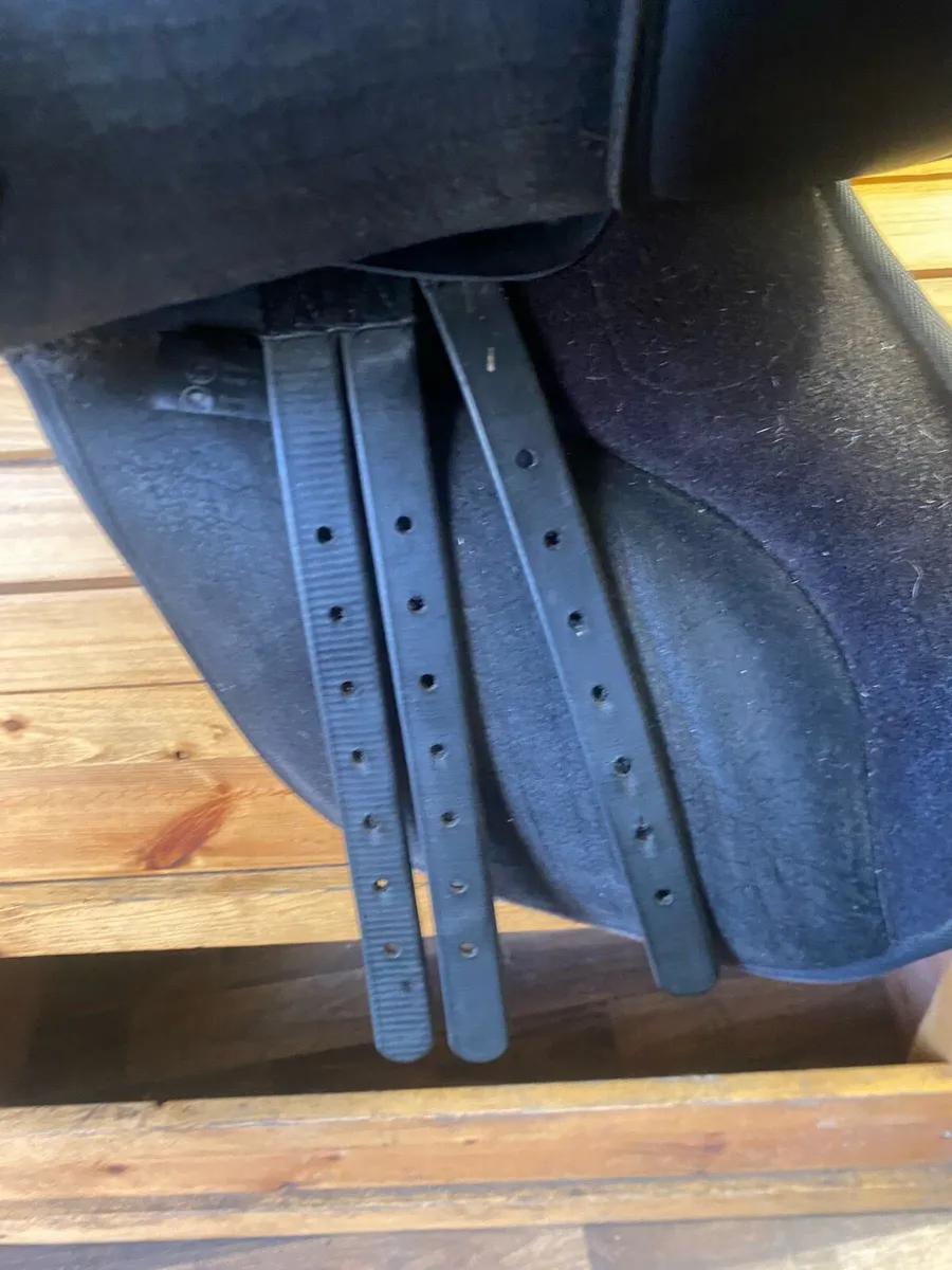 Wintec 16” adjustable saddle currently x wide - Image 4