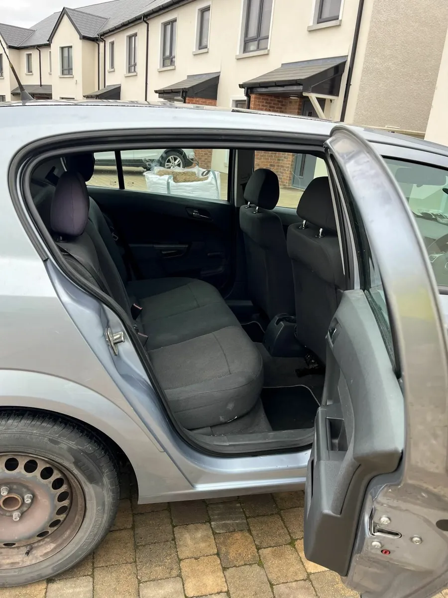 Opel Astra 2008, low mileage for its age - Image 2