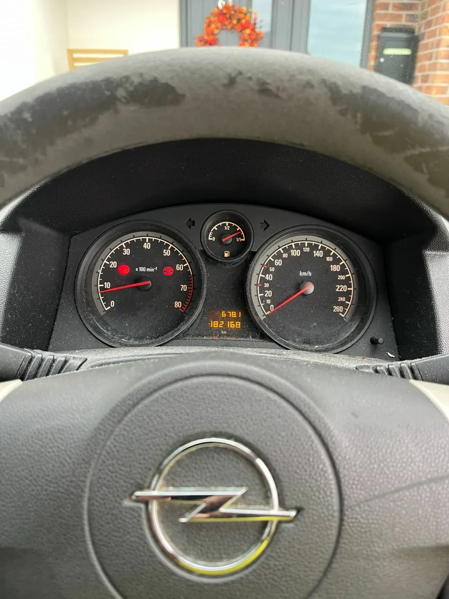 Opel Astra 2008, low mileage for its age - Image 3