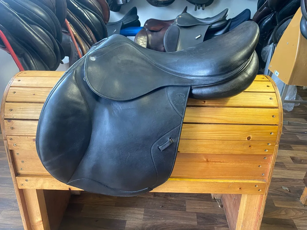 18” Salleria de Garda wide black Leather saddle - Image 1