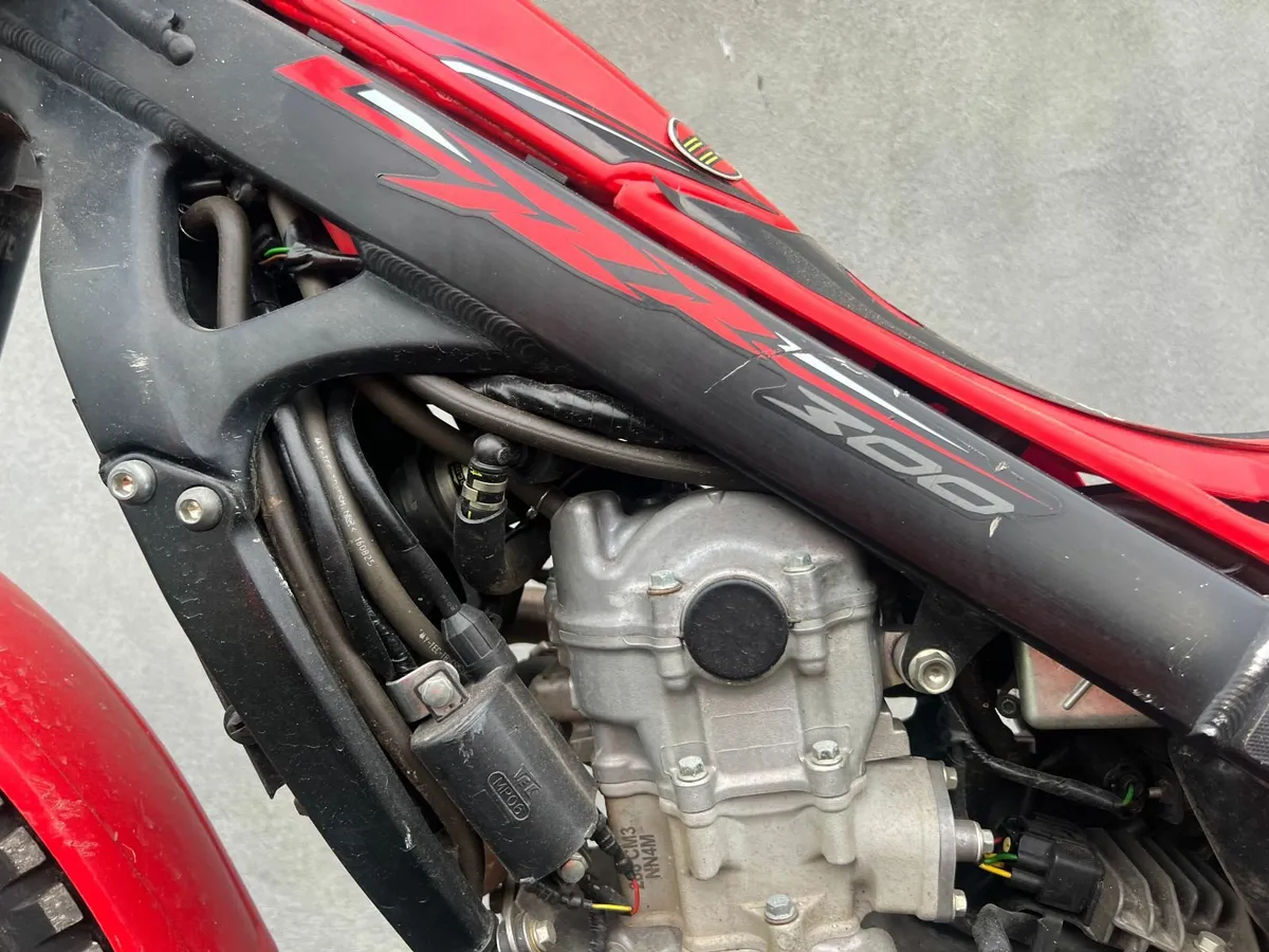Montessa 300 cc Trials Bike - Image 3