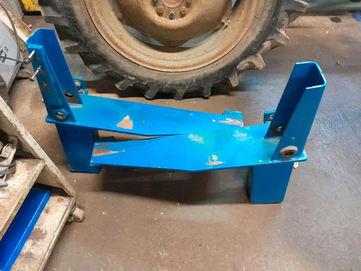Tanco loader brackets - Image 1