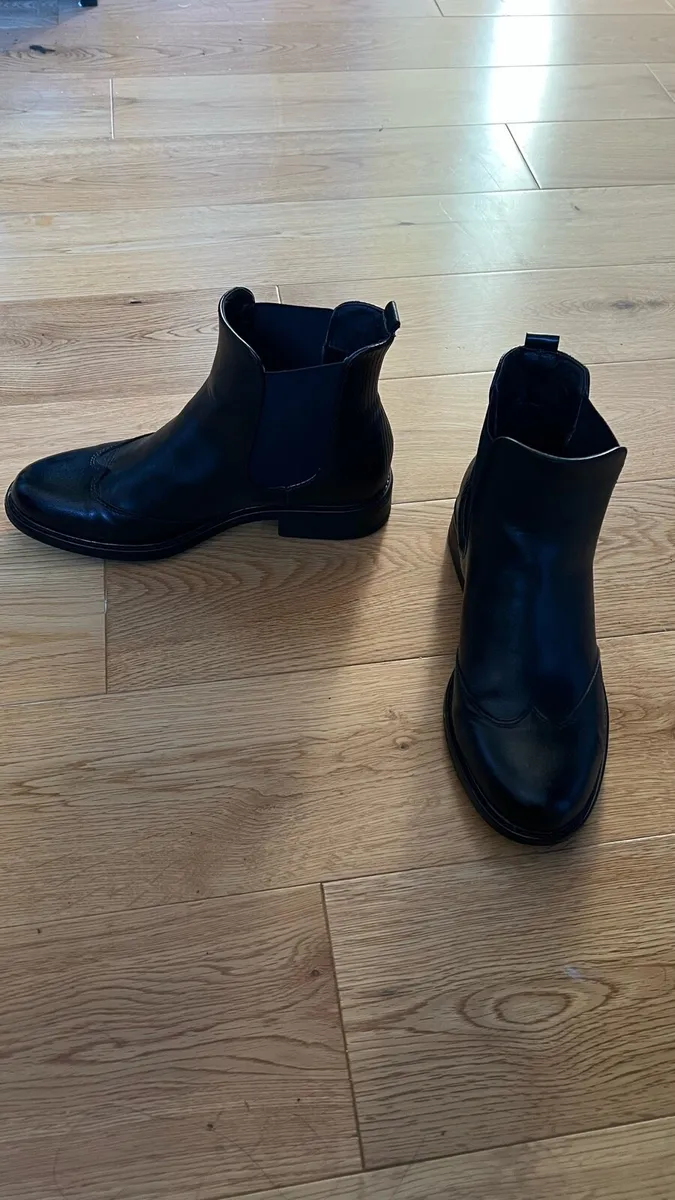 Black leather ankle boots - Image 1