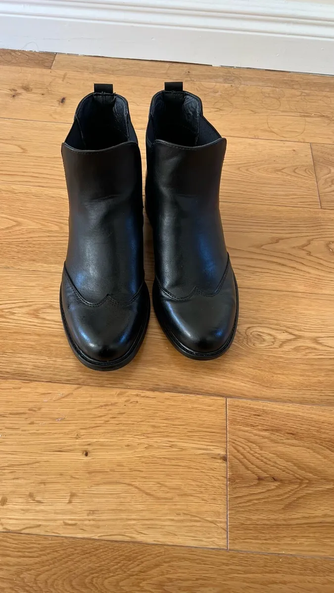 Black leather ankle boots - Image 2