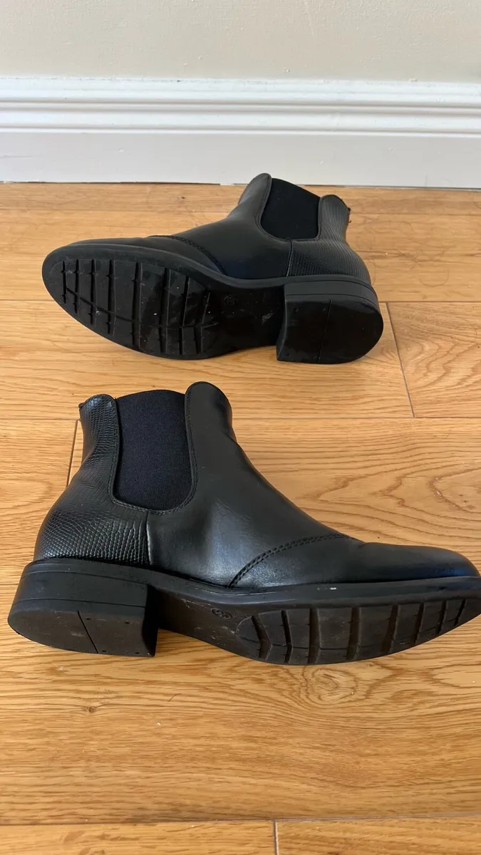 Black leather ankle boots - Image 4