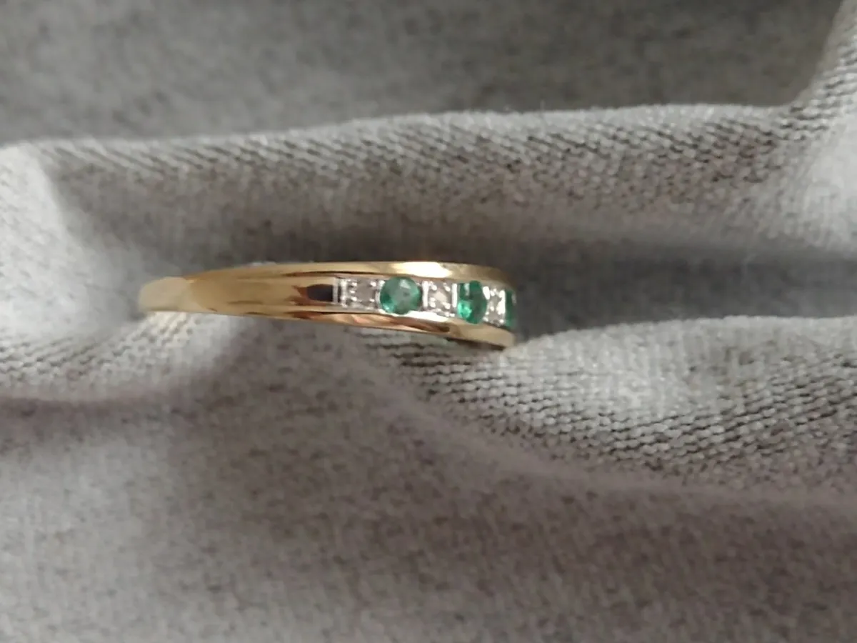 9ct gold natural emerald & diamond ring - Image 4