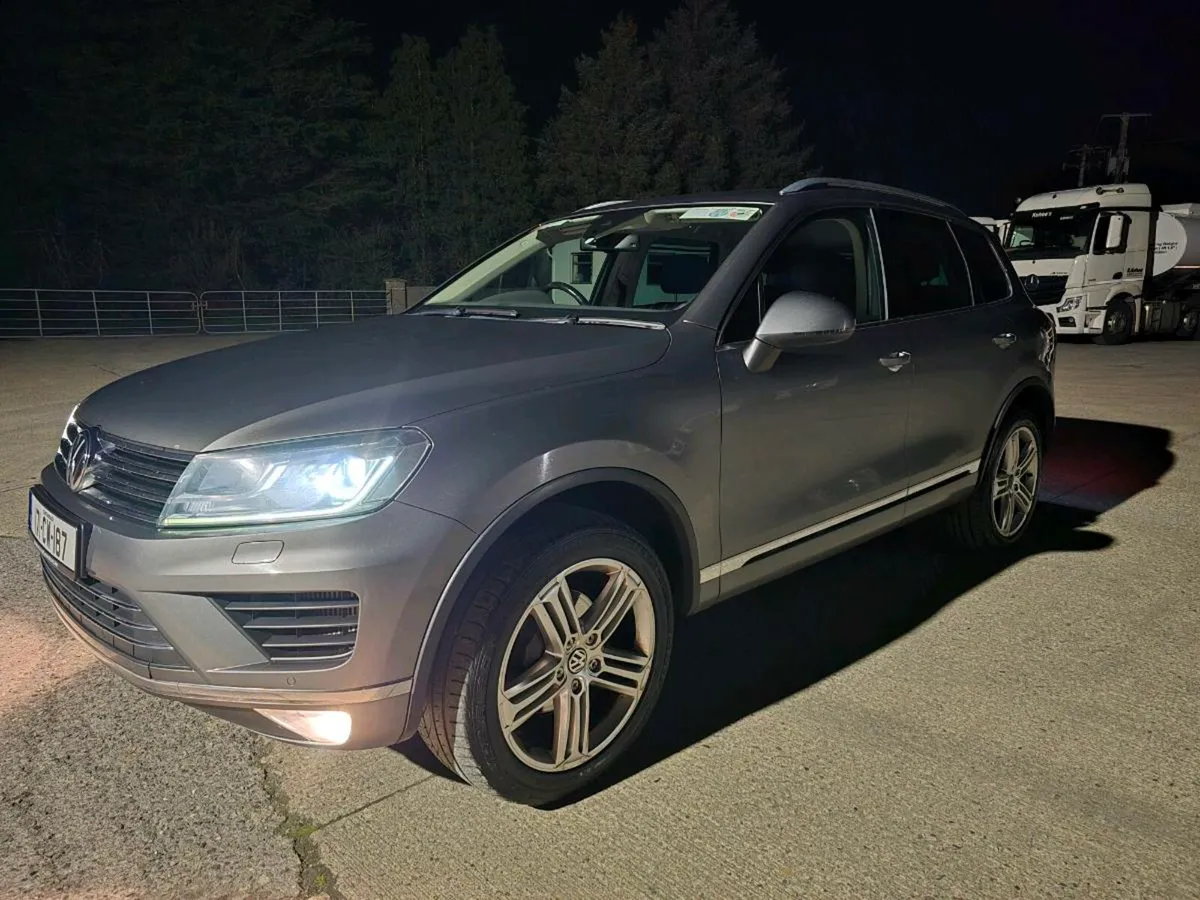 2017 VOLKSWAGEN Touareg 3.0 V6 5 seat commercial - Image 2