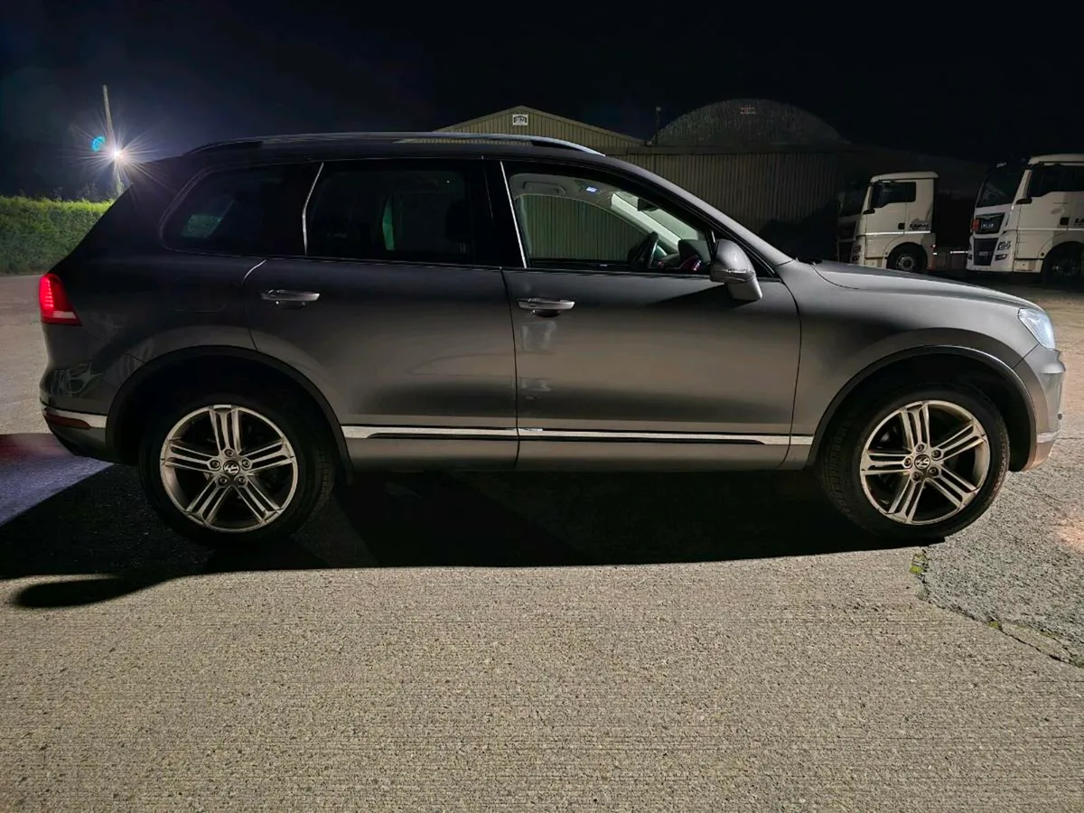 2017 VOLKSWAGEN Touareg 3.0 V6 5 seat commercial - Image 3