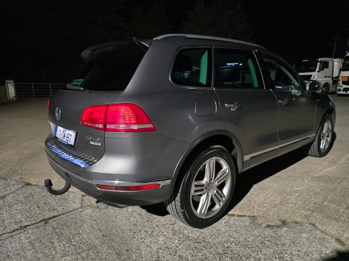 2017 VOLKSWAGEN Touareg 3.0 V6 5 seat commercial - Image 4