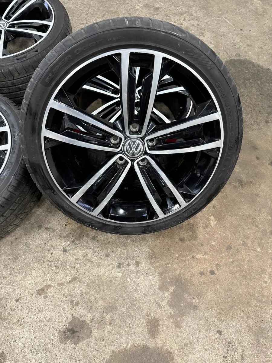 Volkswagen Golf Alloy Wheels & Tyres 225/40 R18 - Image 1