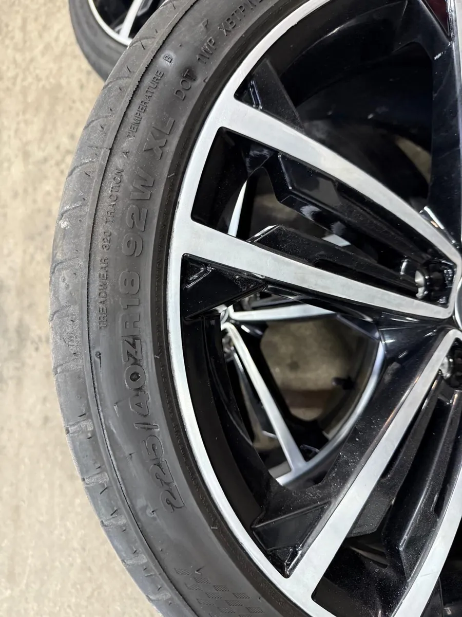 Volkswagen Golf Alloy Wheels & Tyres 225/40 R18 - Image 3