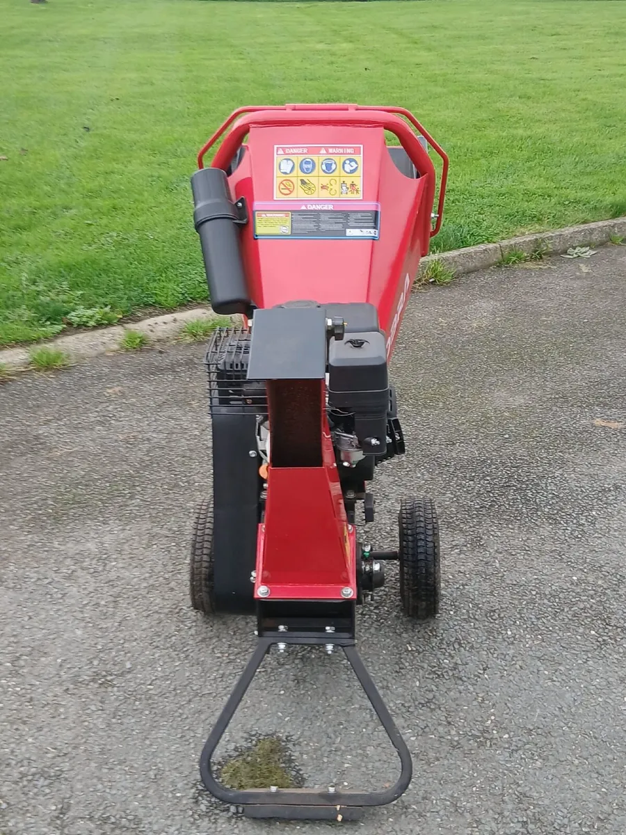 Cobra wood chipper - Image 1