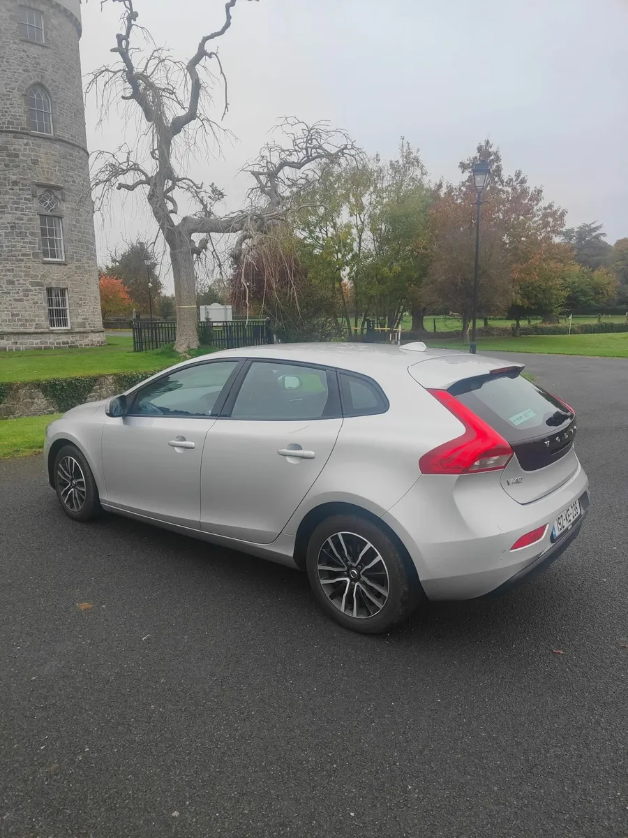 Volvo V40 2019 - Image 4