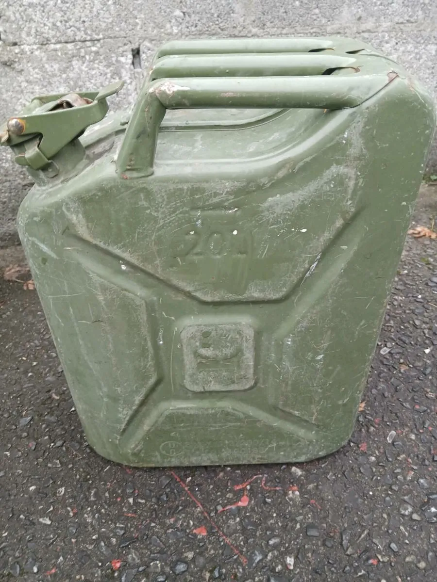 20 l petrol can perfect condition pm - Image 1