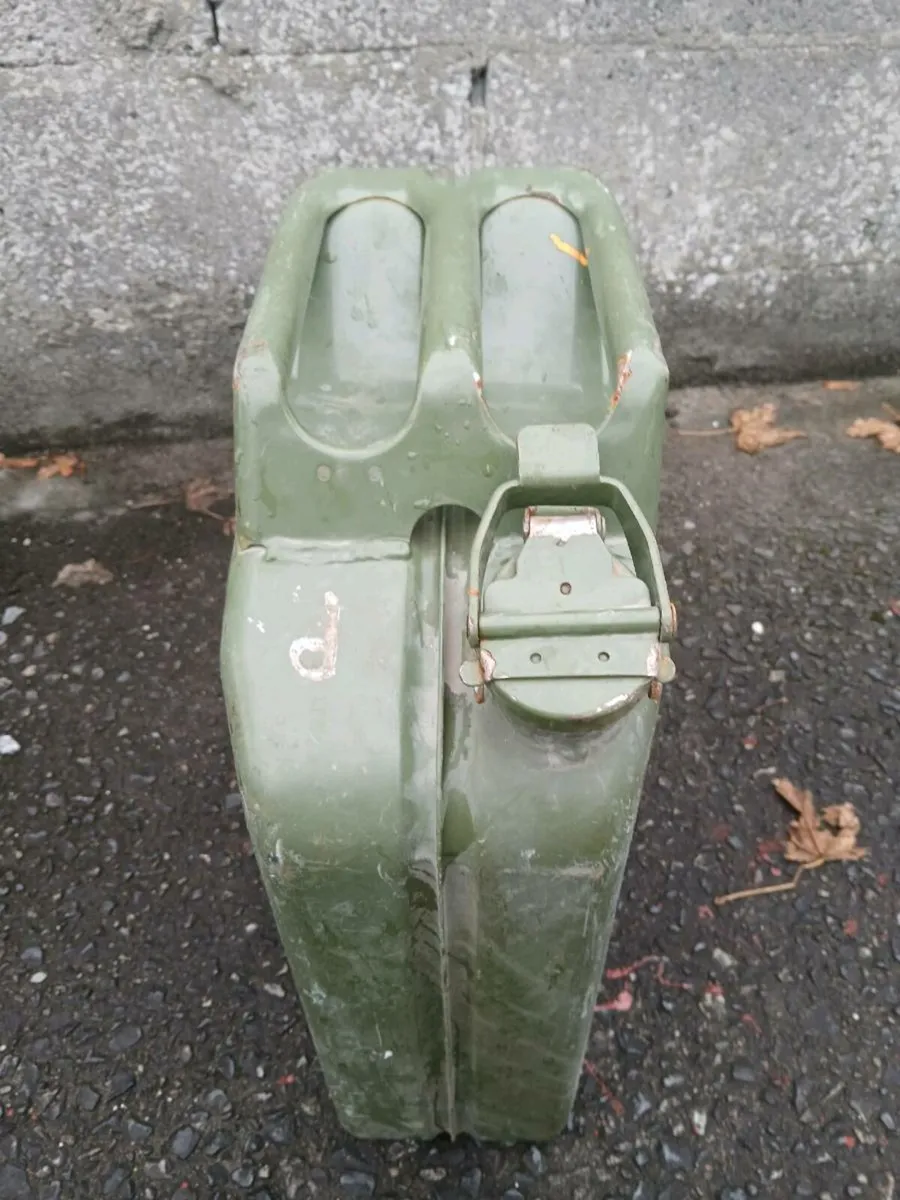 20 l petrol can perfect condition pm - Image 2