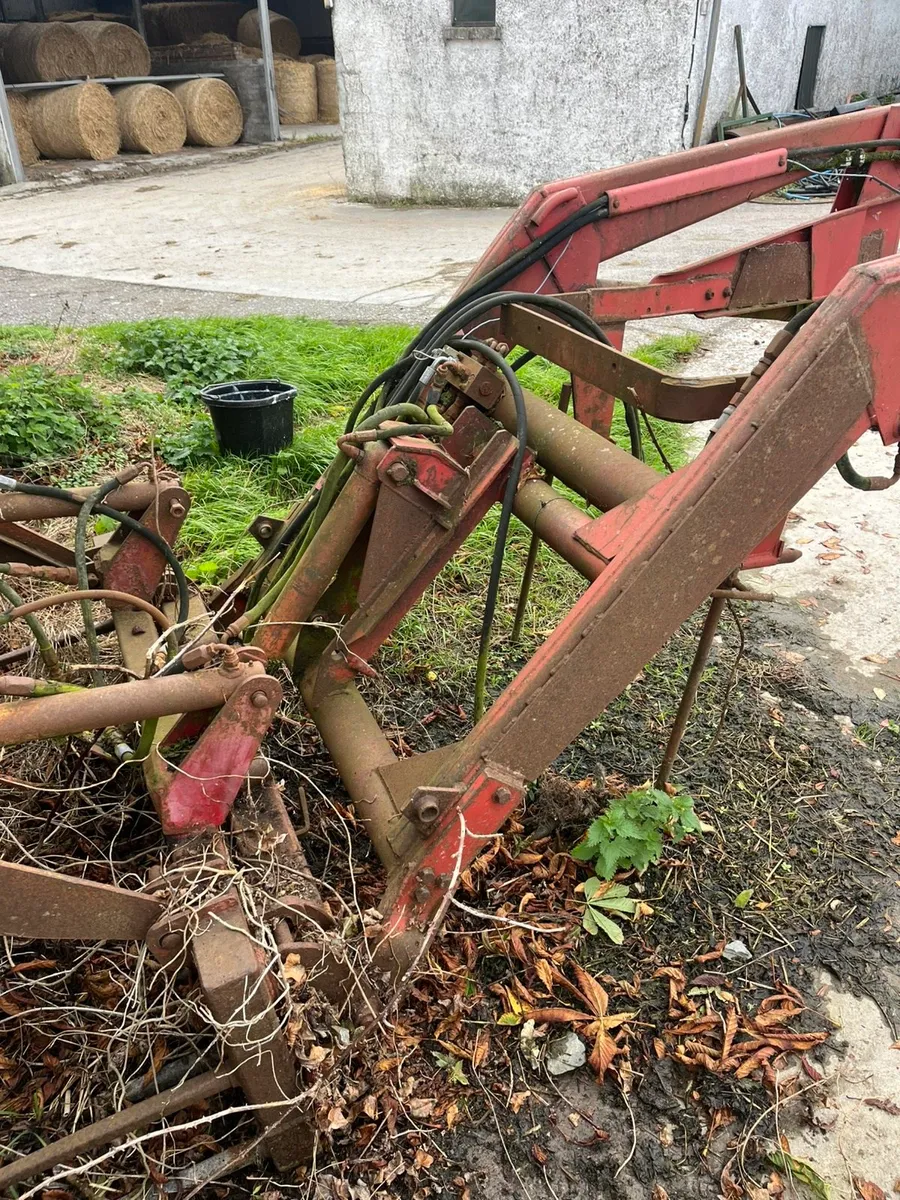 Massey Ferguson 80 loader - Image 1