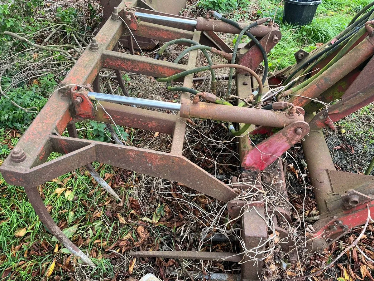Massey Ferguson 80 loader - Image 4