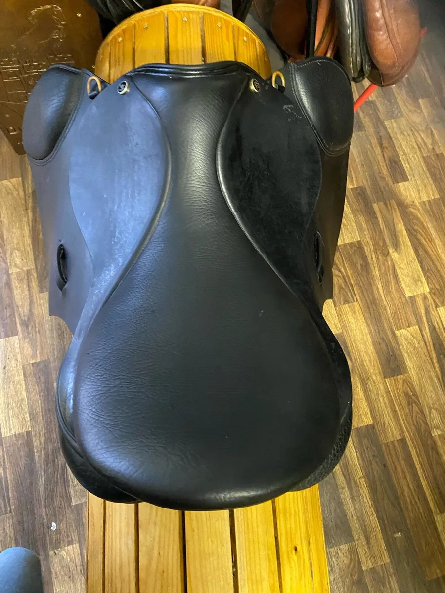 Morris and Nolan 16” black Leather saddle - Image 4