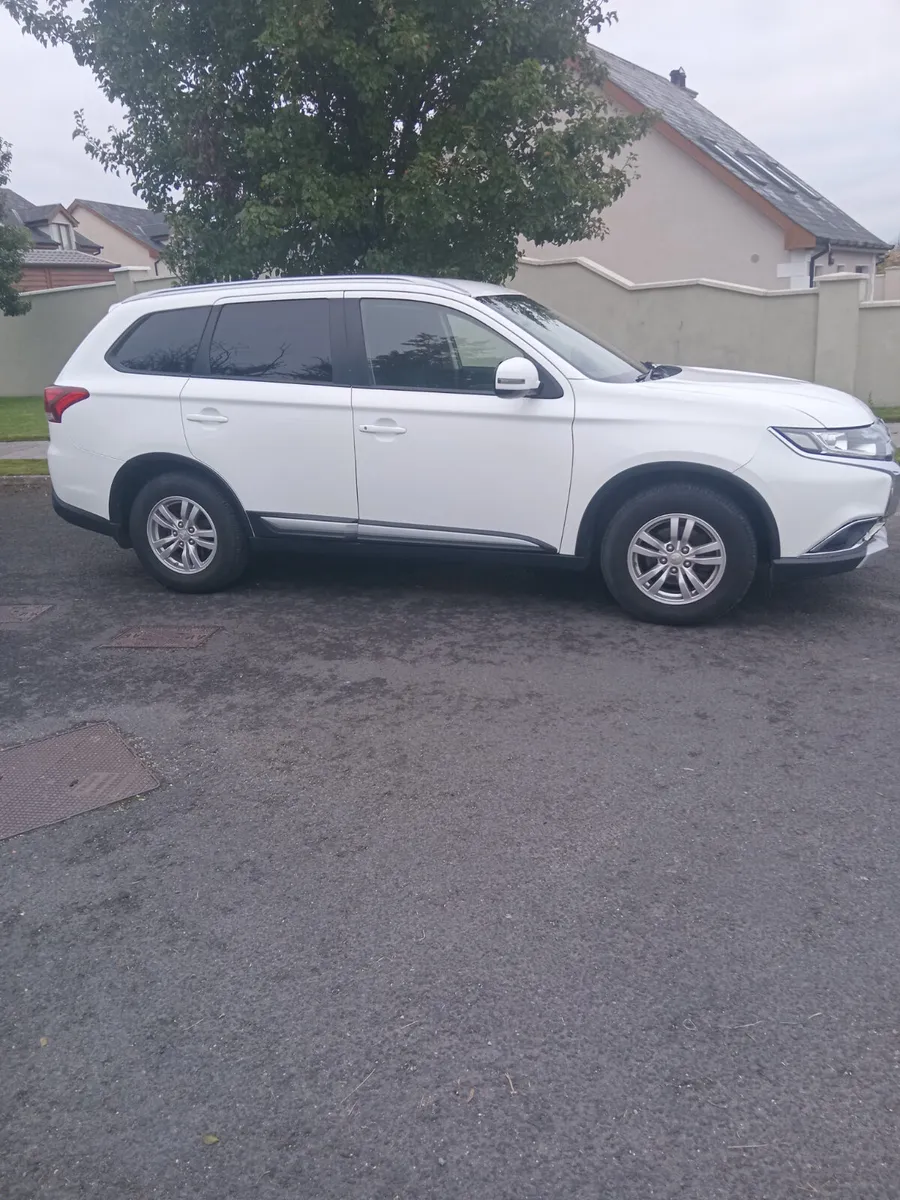 Mitsubishi Outlander 2015 4WD - Image 2
