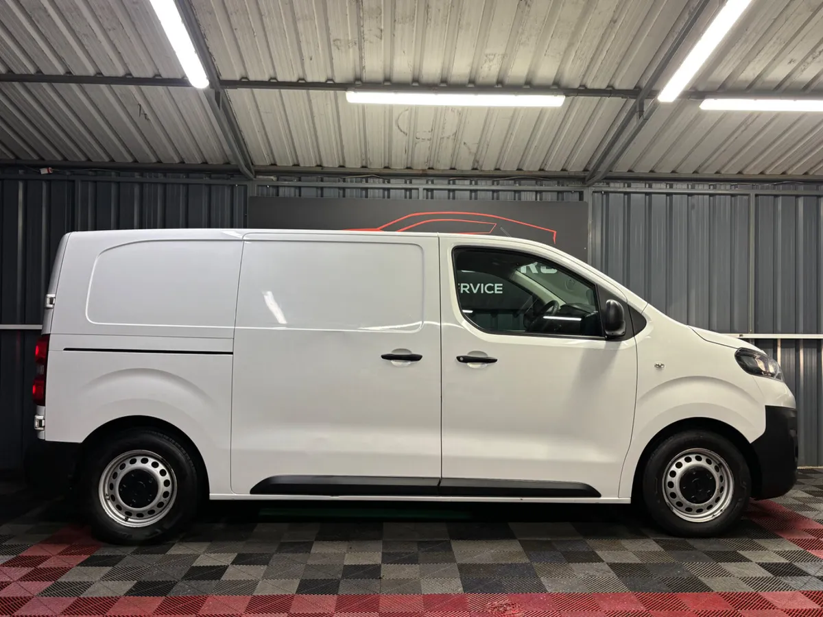 2021 211 Opel Vivaro Diesel 3 Seat Manual - Image 2