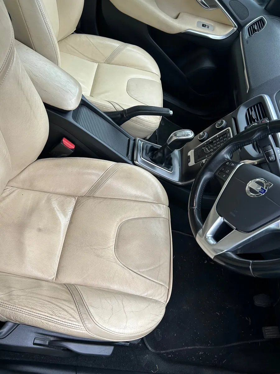 2013 Volvo V40 1,6 diesel 6 speed nct July 2026 - Image 3