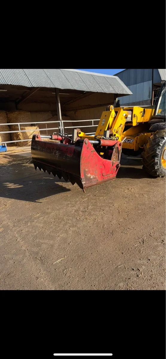 red rock 6 foot jcb q fit brackets - Image 1