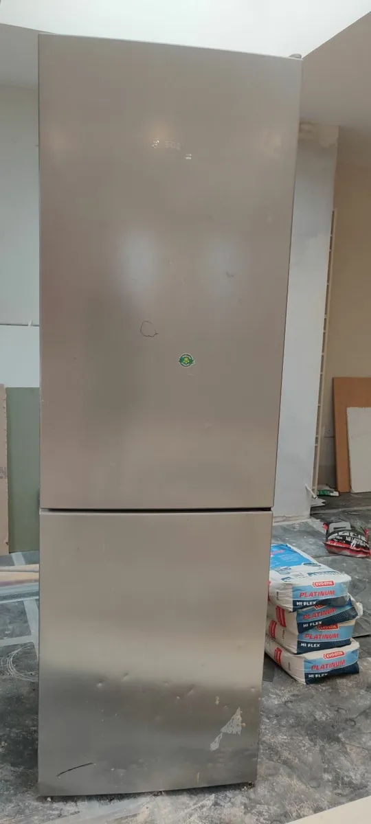 Bosch fridge freezer - Image 1