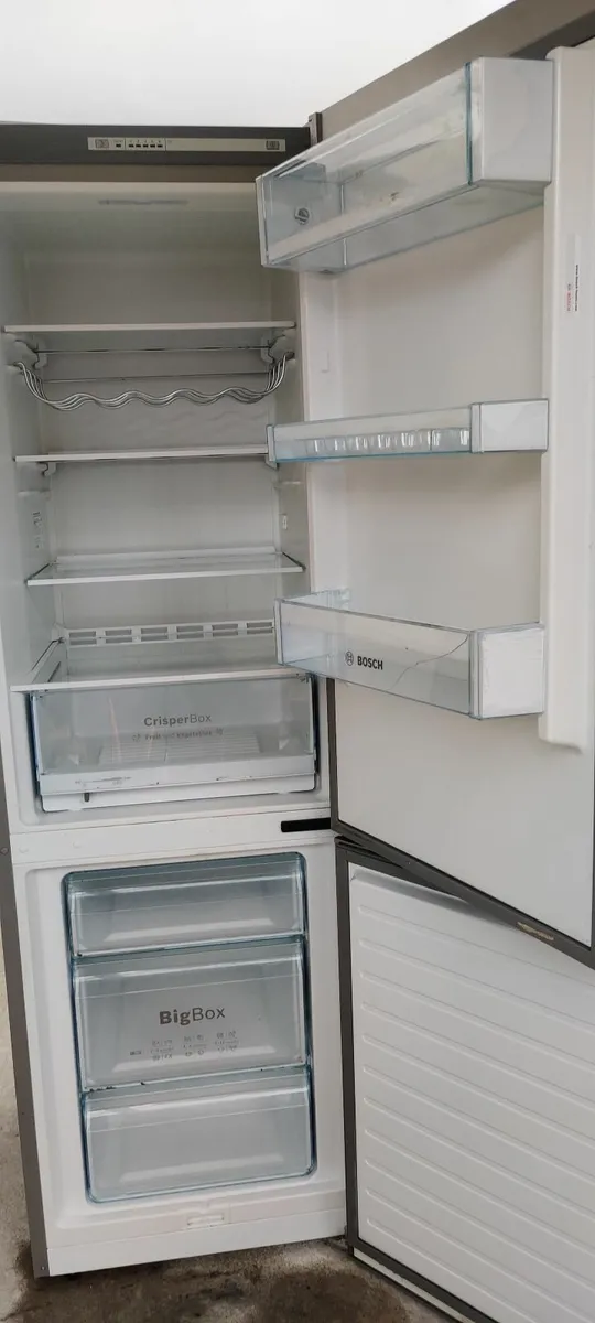 Bosch fridge freezer - Image 4