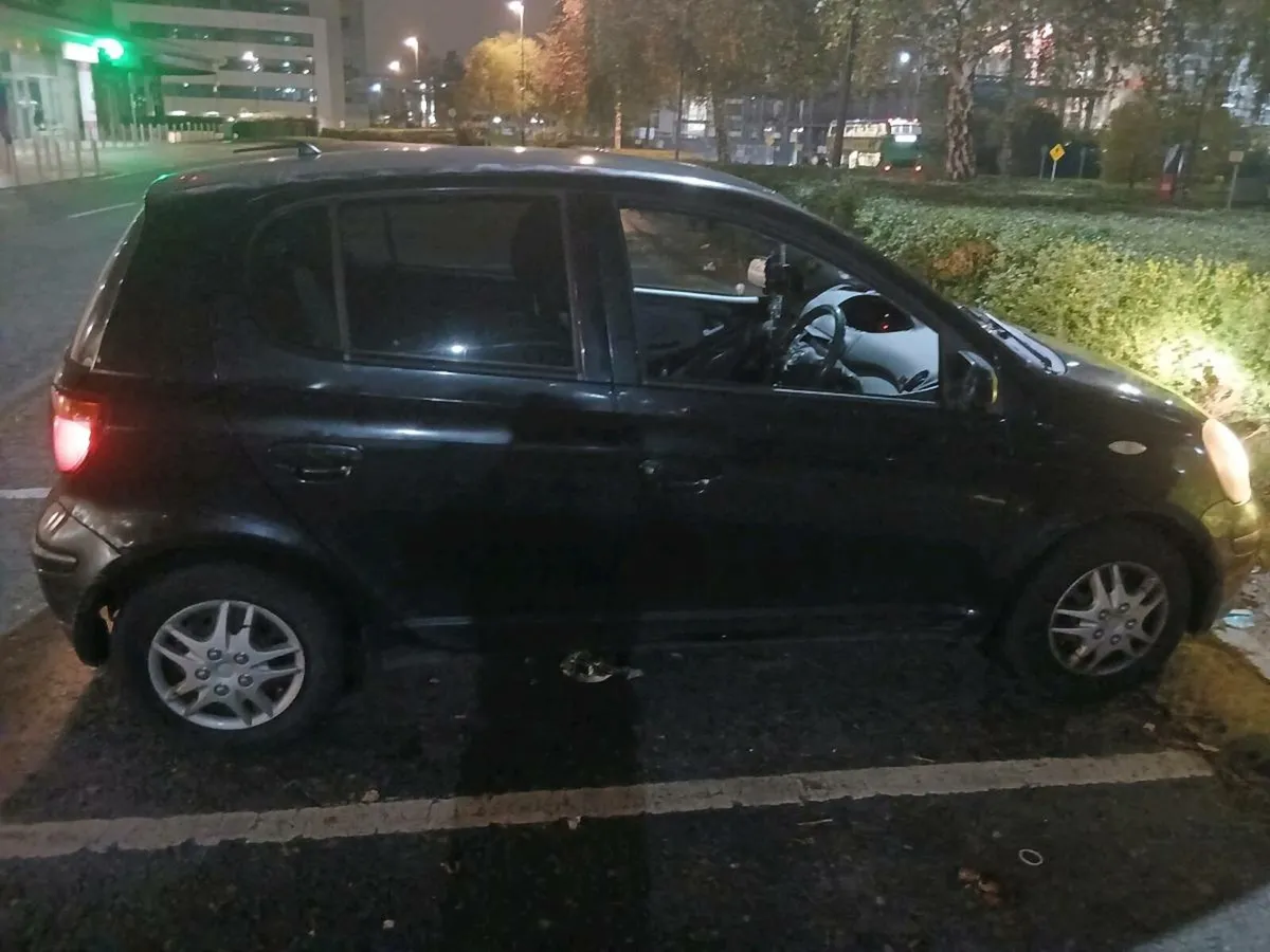 Toyota vitz low mileage for age - Image 4