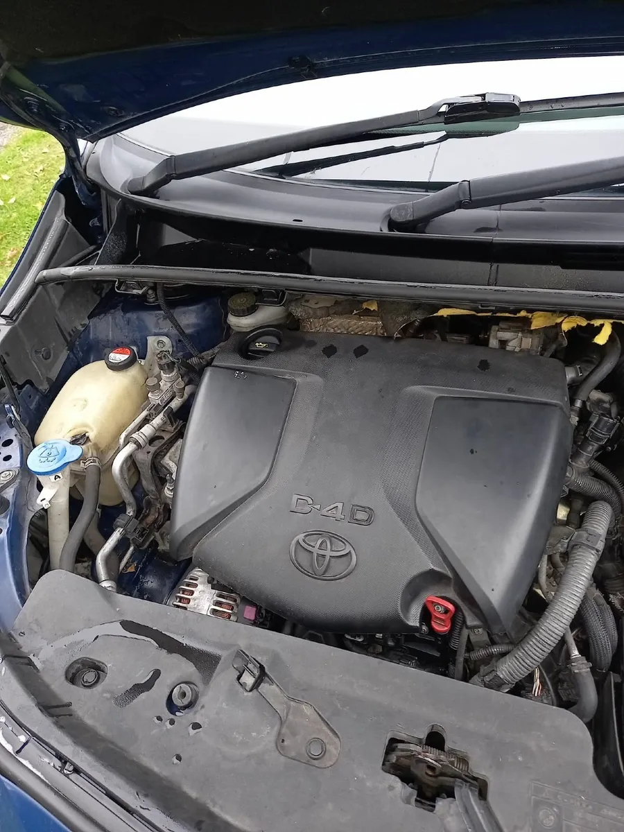 Toyota Verso 2015, 7 lugares - Image 1