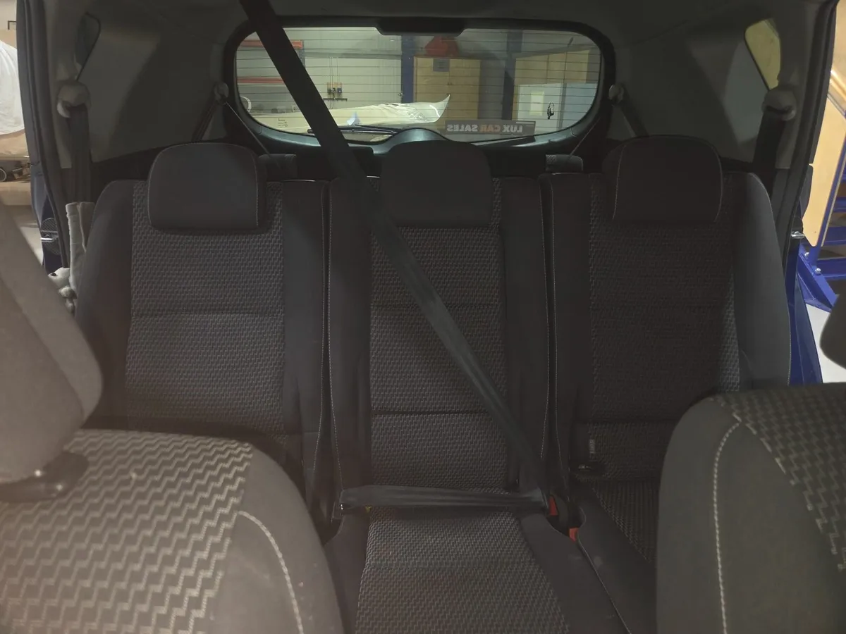 Toyota Verso 2015, 7 lugares - Image 4