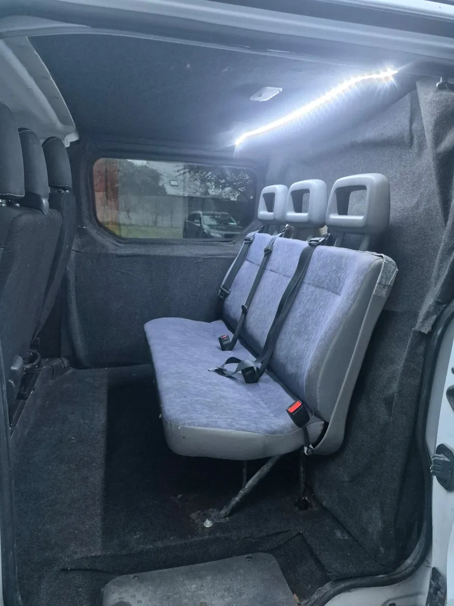 Van - Image 2